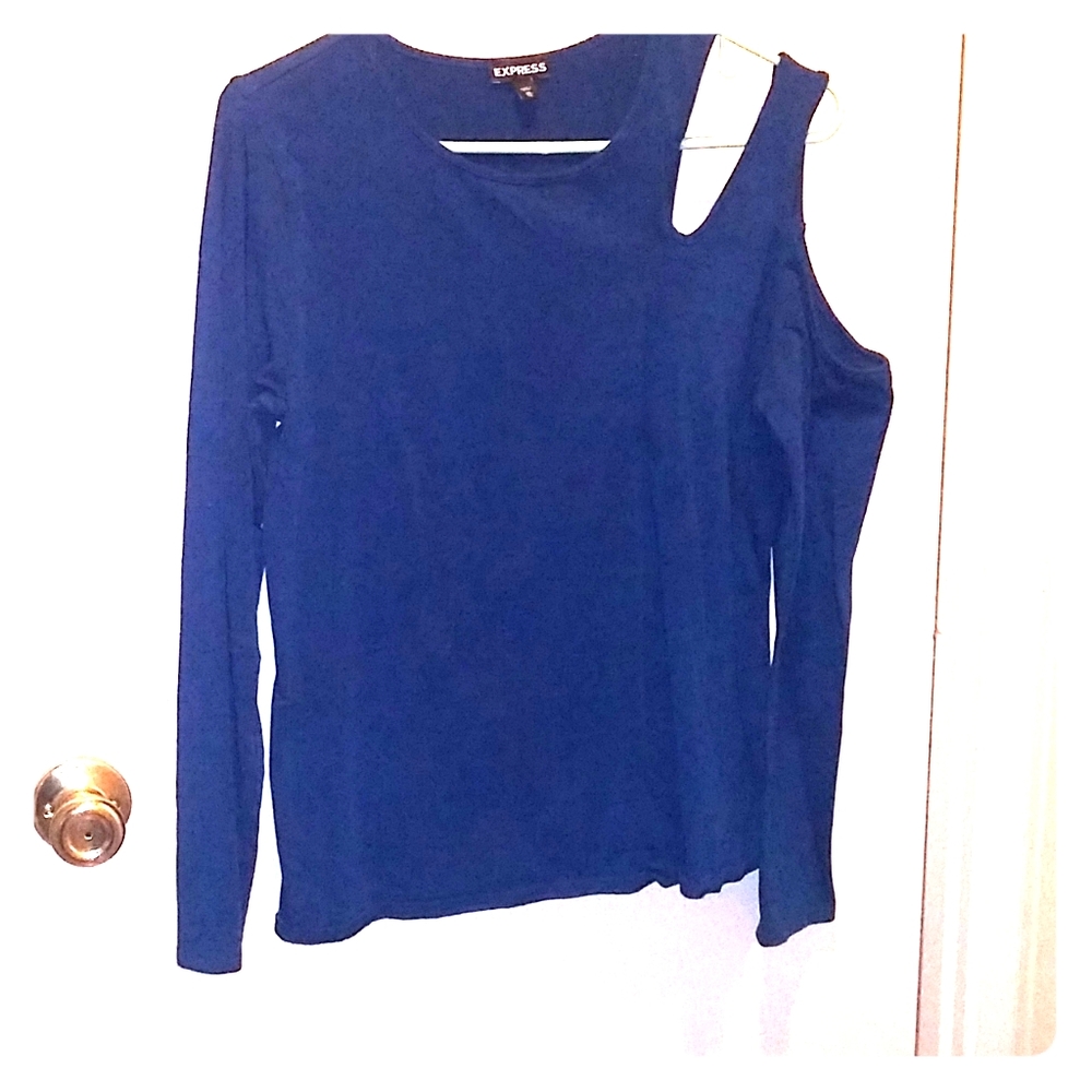 Long sleeve off the shoulder